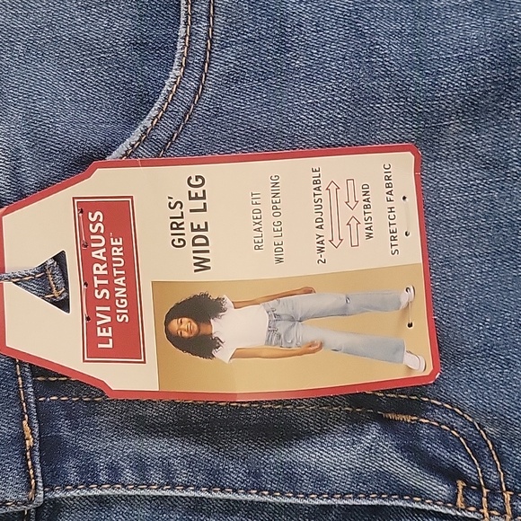 Levi's Girls' Blue Jeans - Picture 2 of 5